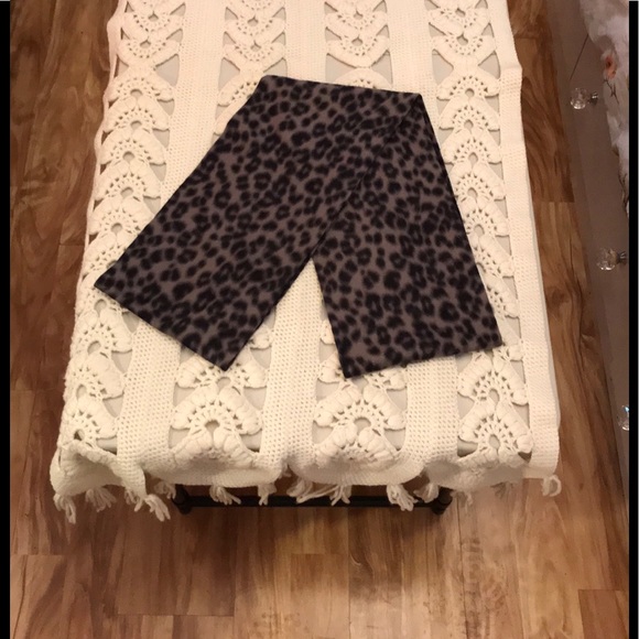 Old Navy Leopard Print Infinity Scarf - Picture 3 of 6